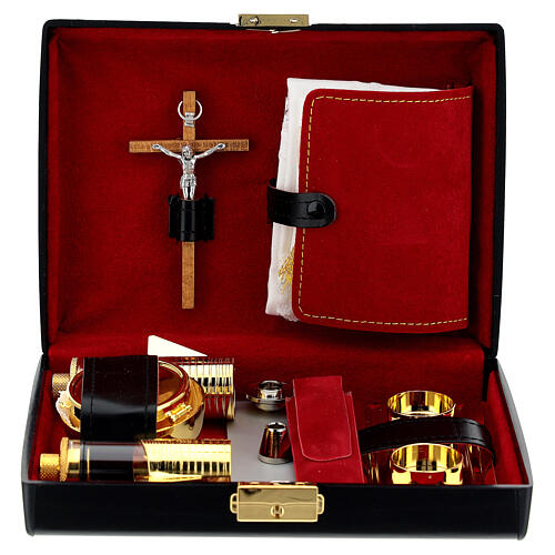 Luksusowy zestaw liturgiczny, walizeczka z zamszowym wnętrze 1