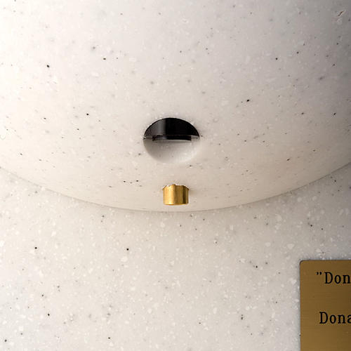 Weihwasserspender aus weißem Hanex 3