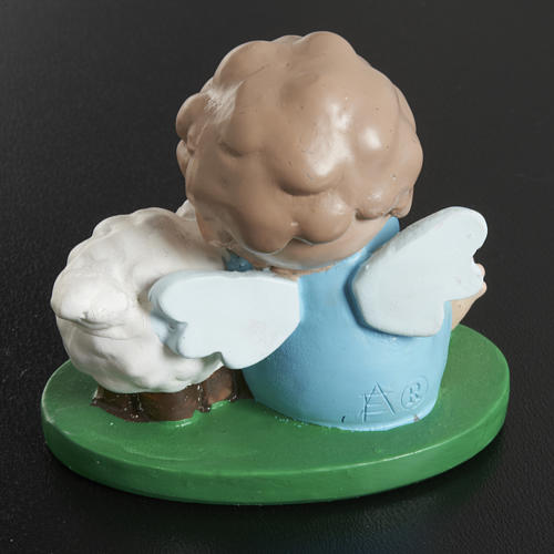 Anjo com ovelha 6x5 cm resina corada 3