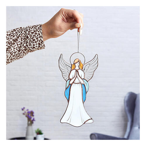 Ángel en oración de vidrio colorido 4