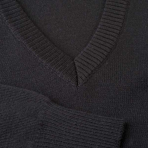 V-neck black pullover 3