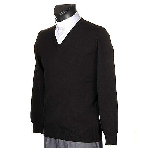 V-neck black pullover 2