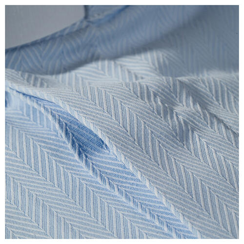 Collarhemd mit Langarm aus leicht zu bügelnden Baumwoll-Polyester-Mischgewebe mit Fischgrätenmuster in der Farbe Hellblau Cococler 4