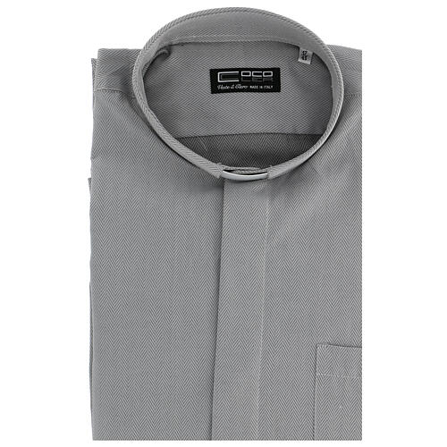 Collarhemd mit Langarm aus leicht zu bügelnden Baumwoll-Polyester-Mischgewebe mit Fischgrätenmuster in der Farbe Grau Cococler 2