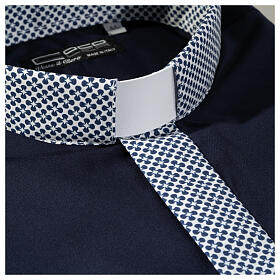 Collarhemd mit Kontrast in der Farbe Blau abgesetzt mit Kreuzmuster Langarm Cococler
