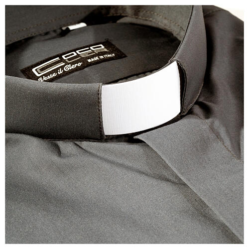 Camisa clergyman gris oscuro de un solo color manga corta Cococler 2