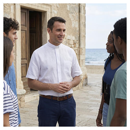 Camicia collo clergy in lino mezza manica bianco Cococler 2