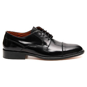 Shoes in polished real leather, toe cut