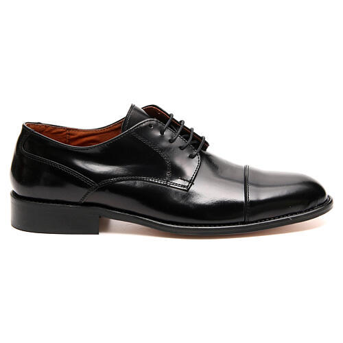 Shoes in polished real leather, toe cut 1
