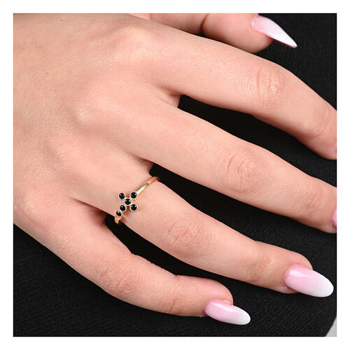 Regulowany pierścień pozłacany, krzyż z czarnymi cyrkoniami, srebro 925, Agios 2