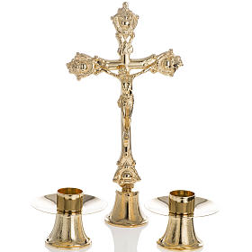 Candelabros y cruz para altar dorado