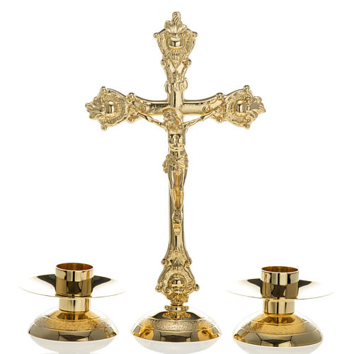 Altar crucifix with candle holders in brass 1