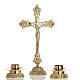 Croix d'autel et chandeliers assortis s1