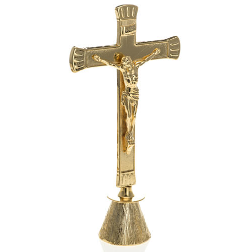 Altar cross and candle holders in brass 4