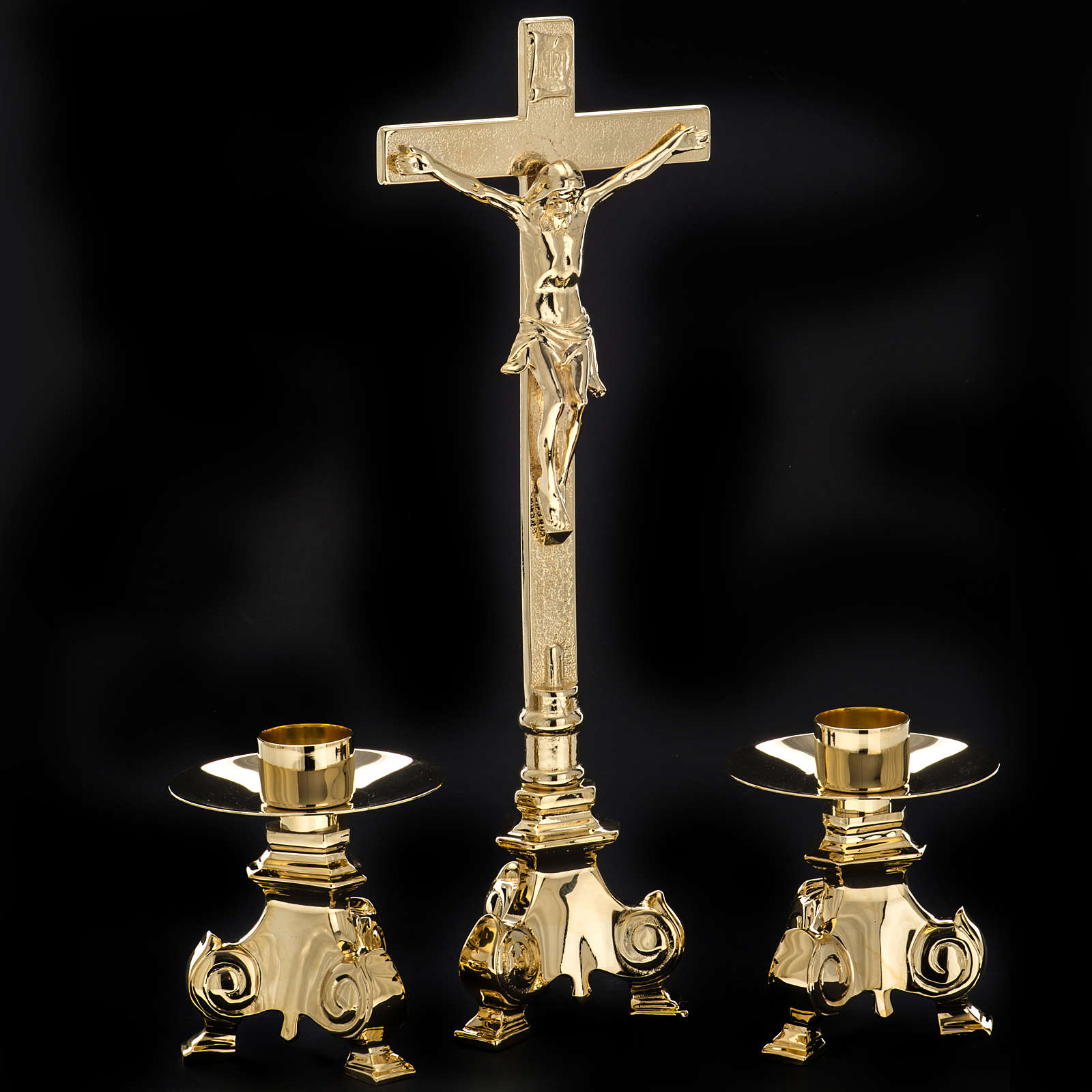 Altar Set, Crucifix And Candle Holders | Online Sales On HOLYART.com