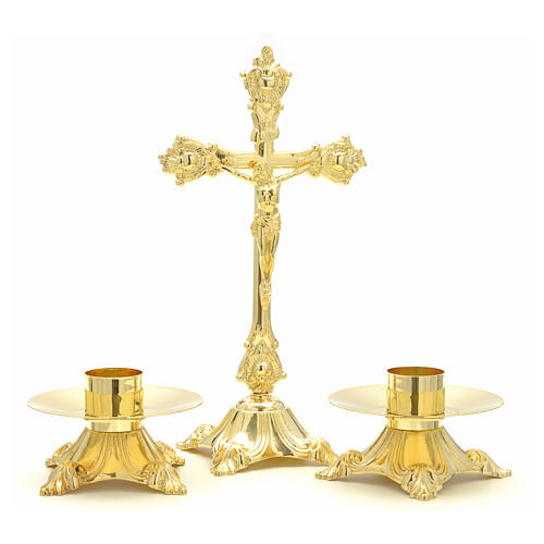 Cruz y candelabros de latón para altar 1