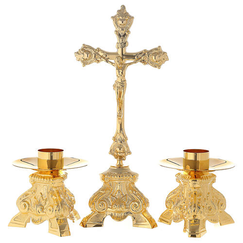 Croix et chandeliers en laiton doré 1