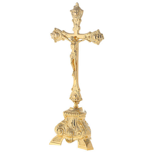 Croix et chandeliers en laiton doré 5