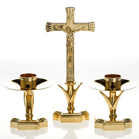 Crucifix d'autel et chandeliers