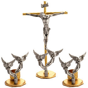 Crucifixo de mesa e castiçais com anjos em bronze moldado