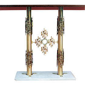 Altar of brass, 2 columns, base of marble, 90x140x60 cm