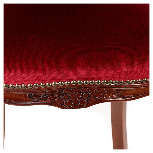 Silla estilo barroco de madera de nogal con terciopelo rojo 4