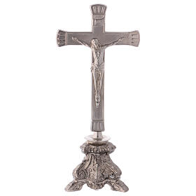 Altarkreuz aus versilbertem Messing mit auf antik gemachtem Sockel