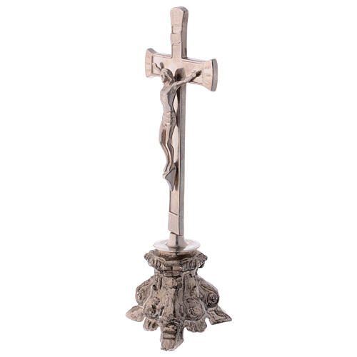 Cruz de altar latão prateado base efeito antigo 3