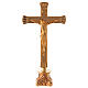 Altarkreuz aus glänzendem vergoldetem Messing mit auf antik gemachtem Sockel s1