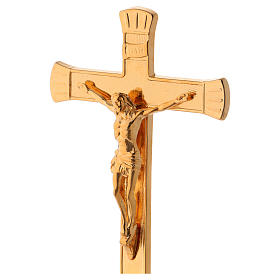Crucifix d'autel en laiton doré brillant avec base vieillie