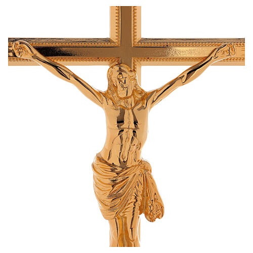 Altarset aus Kreuz und niedrigen Leuchtern aus vergoldetem Messing (24 Karat) 2