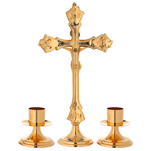 Altarset aus Kreuz und Leuchtern aus vergoldetem Messing mit glattem Sockel 3