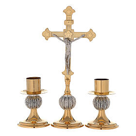 Altarkreuz und Altarleuchter aus vergoldetem Messing (24 Karat) mit Ährenverzierungen auf den Knoten