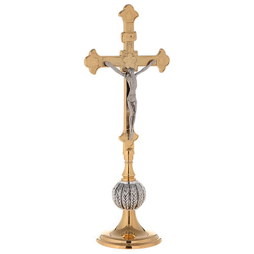 Altarkreuz und Altarleuchter aus vergoldetem Messing (24 Karat) mit Ährenverzierungen auf den Knoten 5