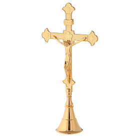 Altarset aus Kreuz und zwei Leuchtern aus glänzendem vergoldetem Messing, 30 cm