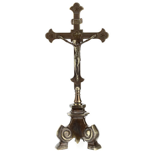 Altar-Kreuz-Kandelaber-Set aus antikem Messing 4