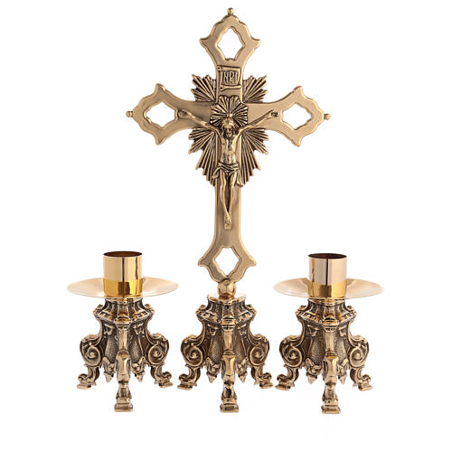 Altar cross with candlesticks and Byzantine cross, simple base, polished brass 1