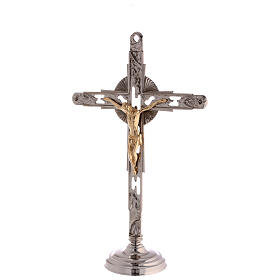 Set de altar dos candelabros y cruz bicolor latón