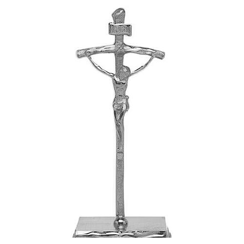 Altarkreuz aus silberfarbenem Messing mit Engelrelief – 32 × 12 × 12 cm 2