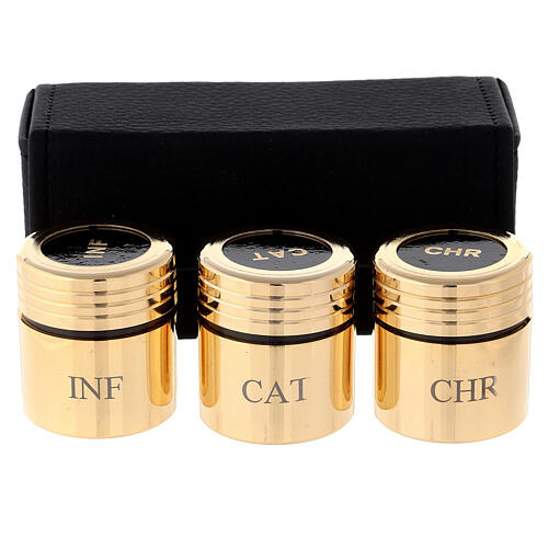 Chrismatory set: case with gold-plated vases 1