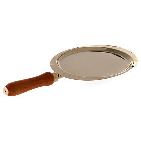 Communion plate in brass with wooden handle