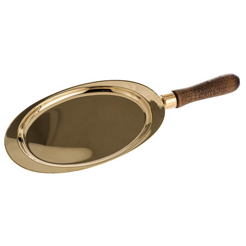 Communion plate in brass with wooden handle 1