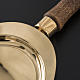 Communion plate in brass with wooden handle s3