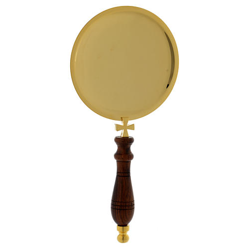 Communion paten in gold-plated brass with wooden handle 2