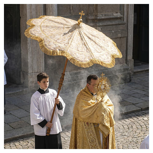 Umbela de procissão com filamentos dourados e arabescos florais 160 cm 2