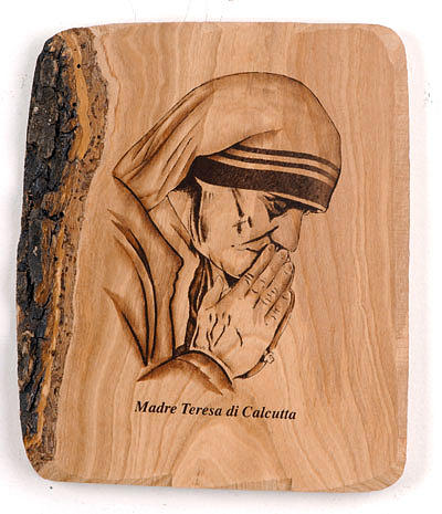 Matka Teresa z rękoma złożonymi do modlitwy Azur 1