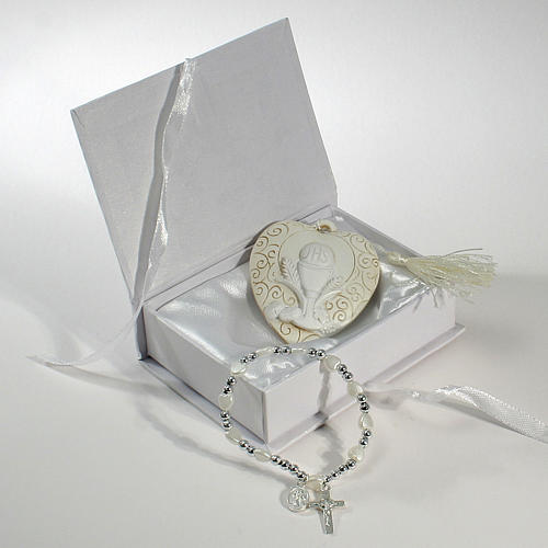 Bonbonniere Box mit Rosenkranz Armband und Kommunion Kelch Bild 1