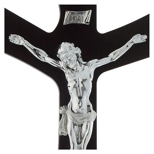 Crucifijo madera estilizado con cuerpo lámina plateada 2