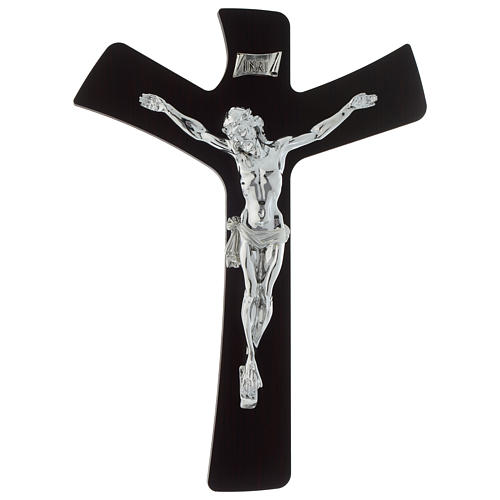 Crucifixo madeira estilizado com corpo placa prateada 1