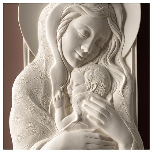 Maternity, vertical bas-relief in resin and wood 2